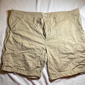 Khaki plus size shorts